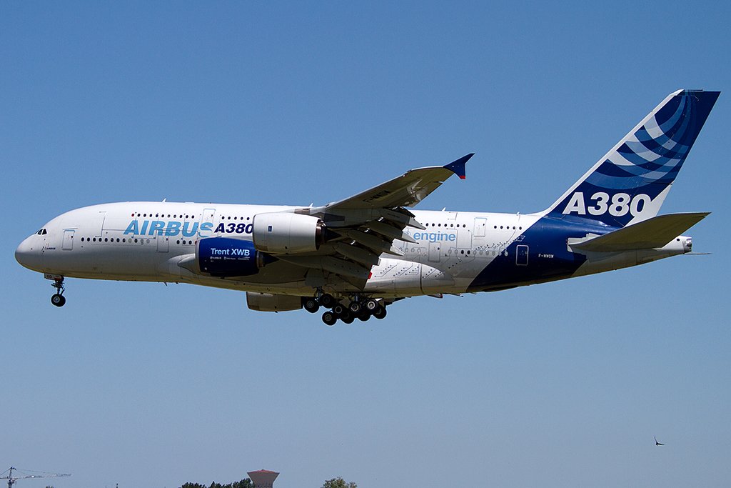 Airbus Industrie, F-WWOW, Airbus, A380-841, 16.05.2012, TLS, Toulouse, France
( mit A350 Triebwerk: Trent XWB )


