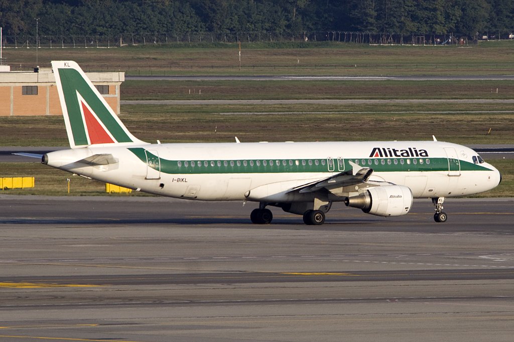 Alitalia, I-BIKL, Airbus, A320-214, 03.10.2009, MXP, Mailand, Italy 


