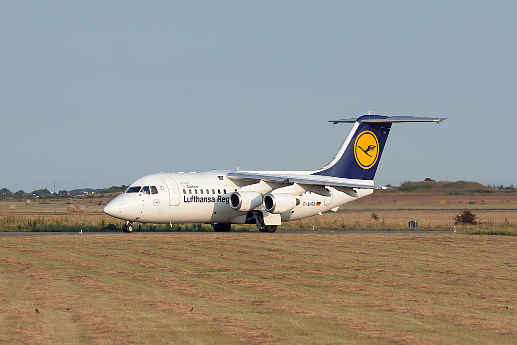 Am 11. Juli 2010 rollte die D-AVRA von Mnchen kommend zum Terminal 1 des Flughafen der Insel Sylt.