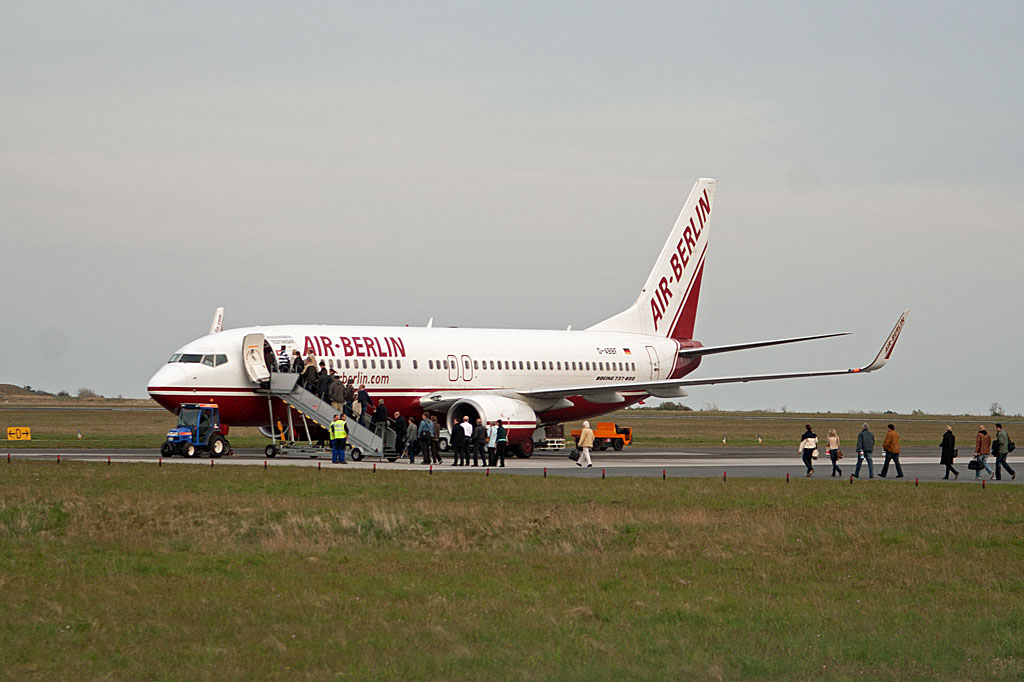 Am 22. April 2007 stiegen die Passagiere in die D-ABBF ein, um spter von Flughafen der Insel Sylt abzuheben. 