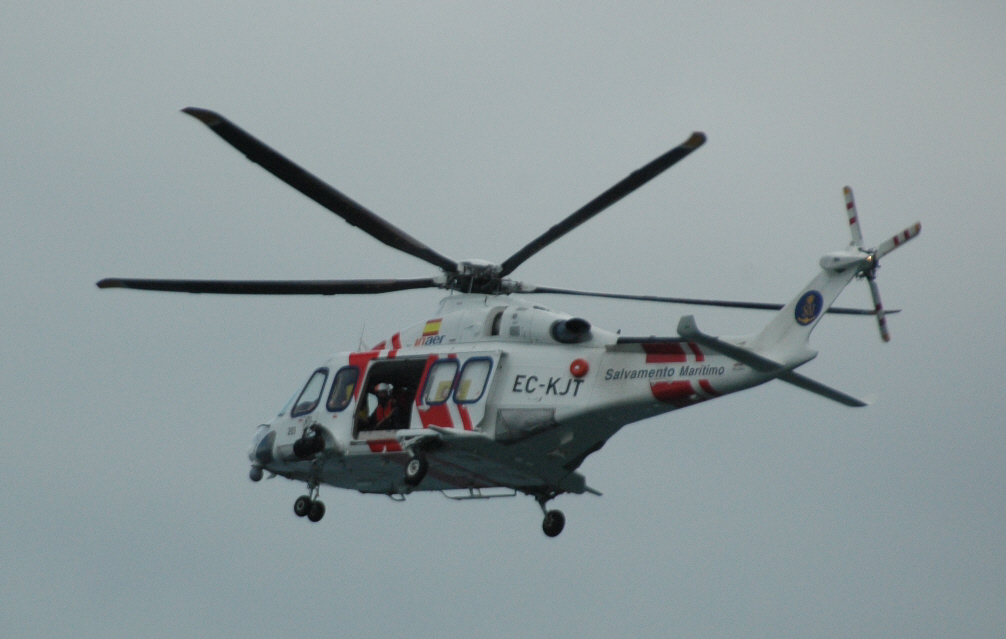 Am 26.05.2010 ein Helicopter einer Hilfsorganisation im Anflug auf das