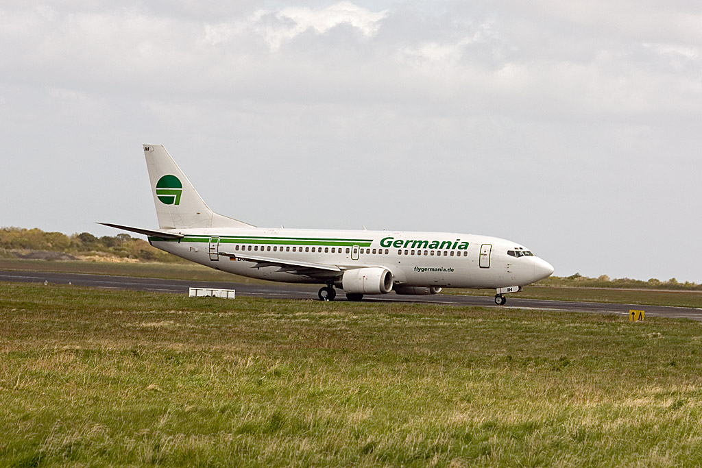 Am 4. Mai 2010 war die D-ADIH von der Fluggesellschaft Germania auf die Insel Sylt im Auftrag von Air Berlin gekommen und macht sich wieder auf dem Rckweg nach Dsseldorf.