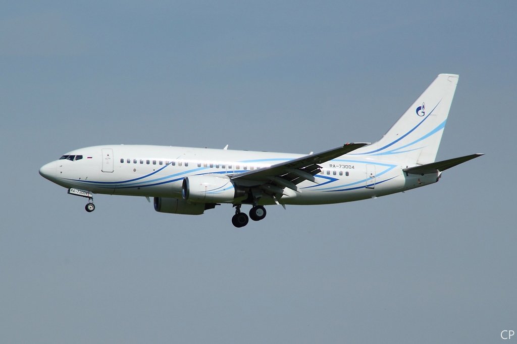 Am 6.6.2010 besucht die 737-700 RA-73004 der Gazpromavia Dresden.