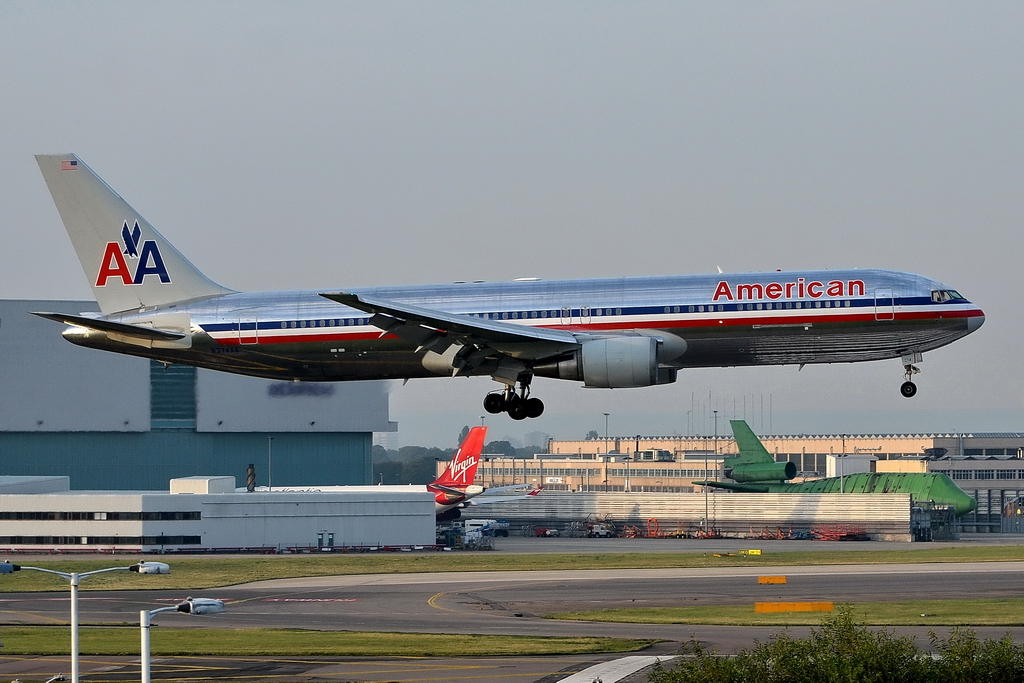 American Airlines, N374AA, Boeing 767-323/ER. Eine der schnsten Bemalungen, wie ich finde. Ist natrlich nur meine persnliche Meinung. 31.7.2011