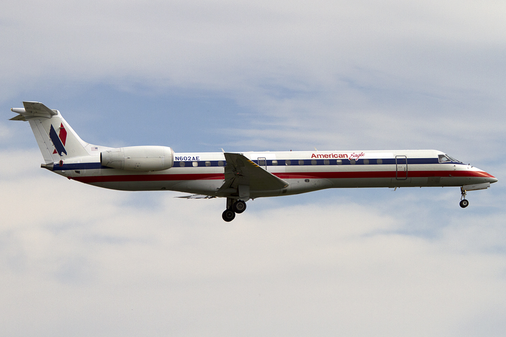 American Eagle, N602AE, Embraer, EMB-145LR, 31.08.2011, YUL, Montreal, Canada

