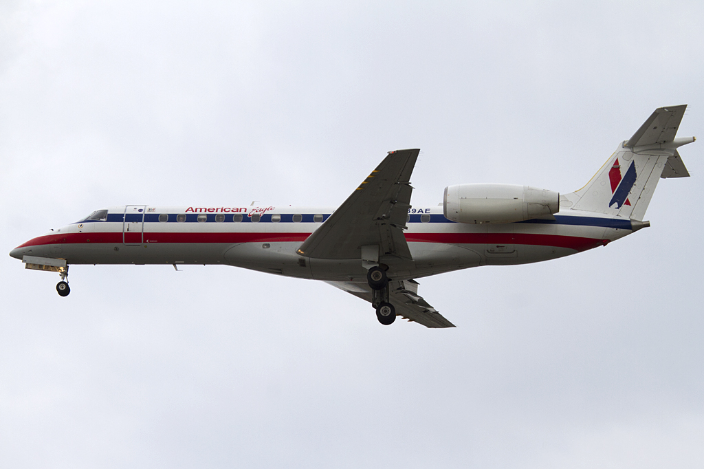 American Eagle, N739NR, Embraer, EMB-135LR, 04.09.2011, YYZ, Toronto, Canada 




