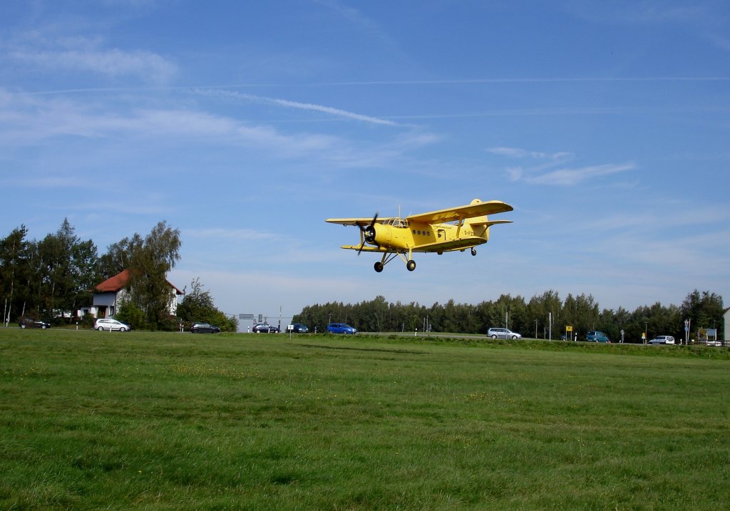 AN 2 D-FJJF im Endanflug auf Gera (EDAJ) am 22.9.2007