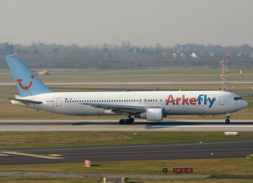 Arkefly, PH-AHX, Boeing 767-300 ER, 04.03.2011, DUS-EDDL, Dsseldorf, Germany 

