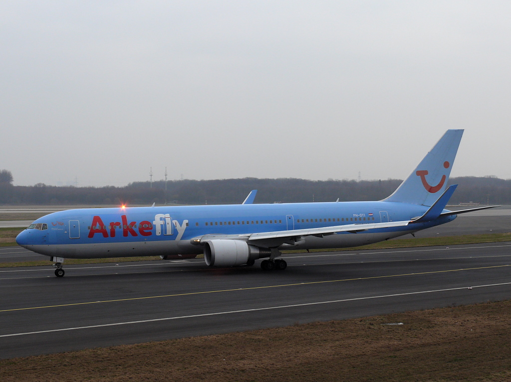 Arkefly; PH-OYI; Boeing 767-304. Flughafen Dsseldorf. 19.02.2011.