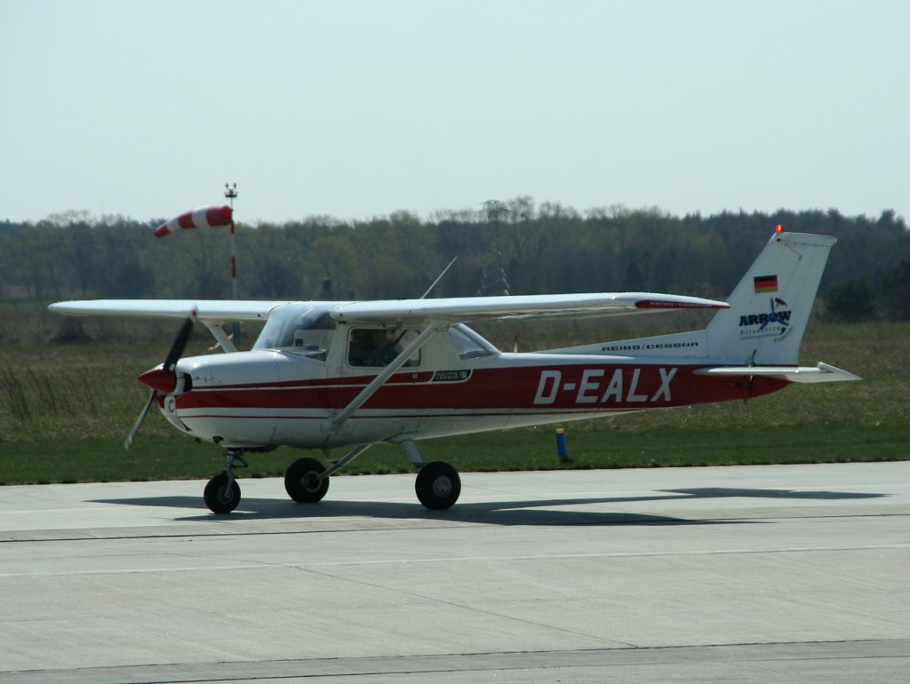 Arrow Air Service Reims/Cessna 150 D-EALX am 17.04.2010 auf dem Flugplatz Strausberg