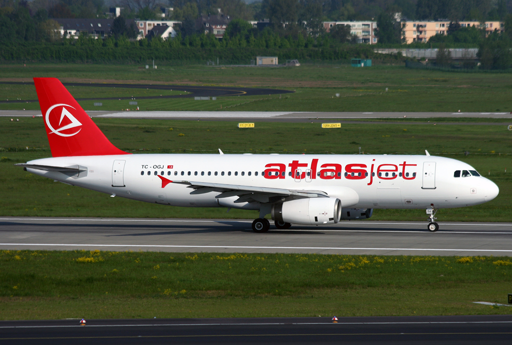 Atlasjet A320 TC-OGJ beim Start auf der 05R in DUS / EDDL / Dsseldorf am 03.05.2008