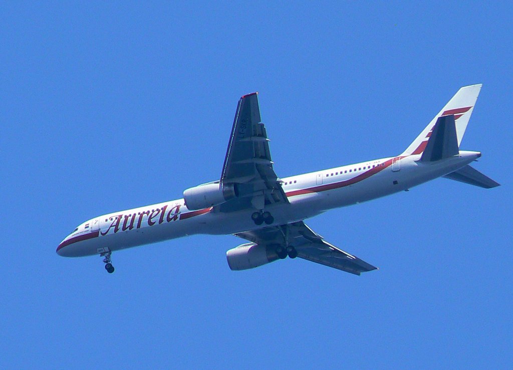 Aurela B 757-23N LY-SKR im Landeanflug auf Korfu am 16.07.2010