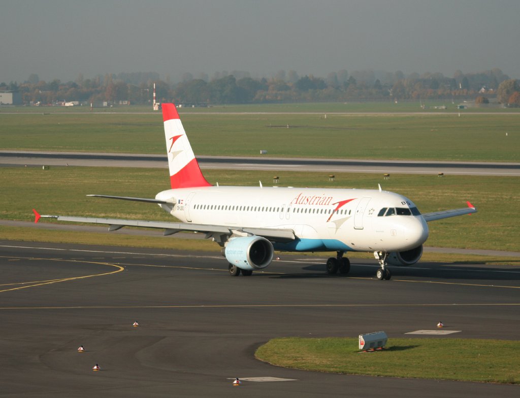 Austrian Airlines A 320-214 OE-LBQ auf dem Weg zum Start in Dsseldorf am 31.10.2011