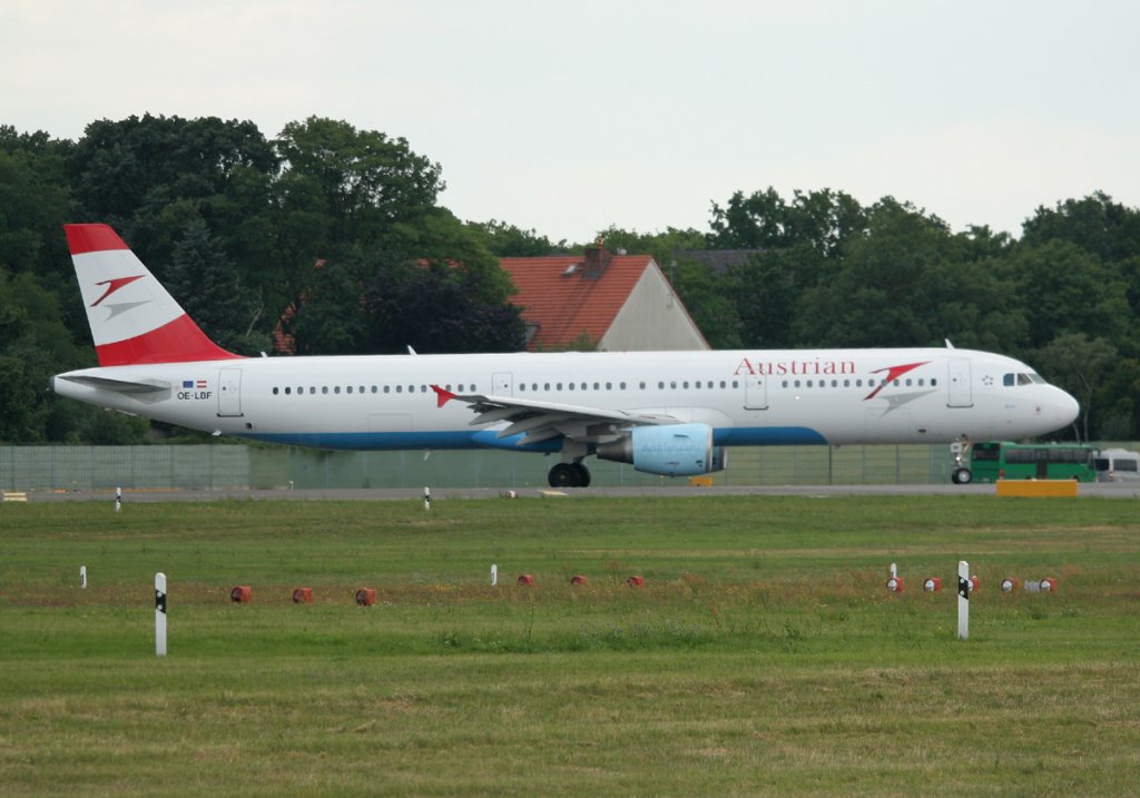 Austrian Airlines A 321-211 OE-LBF kurz vor dem Start in Berlin-Tegel am 25.06.2012