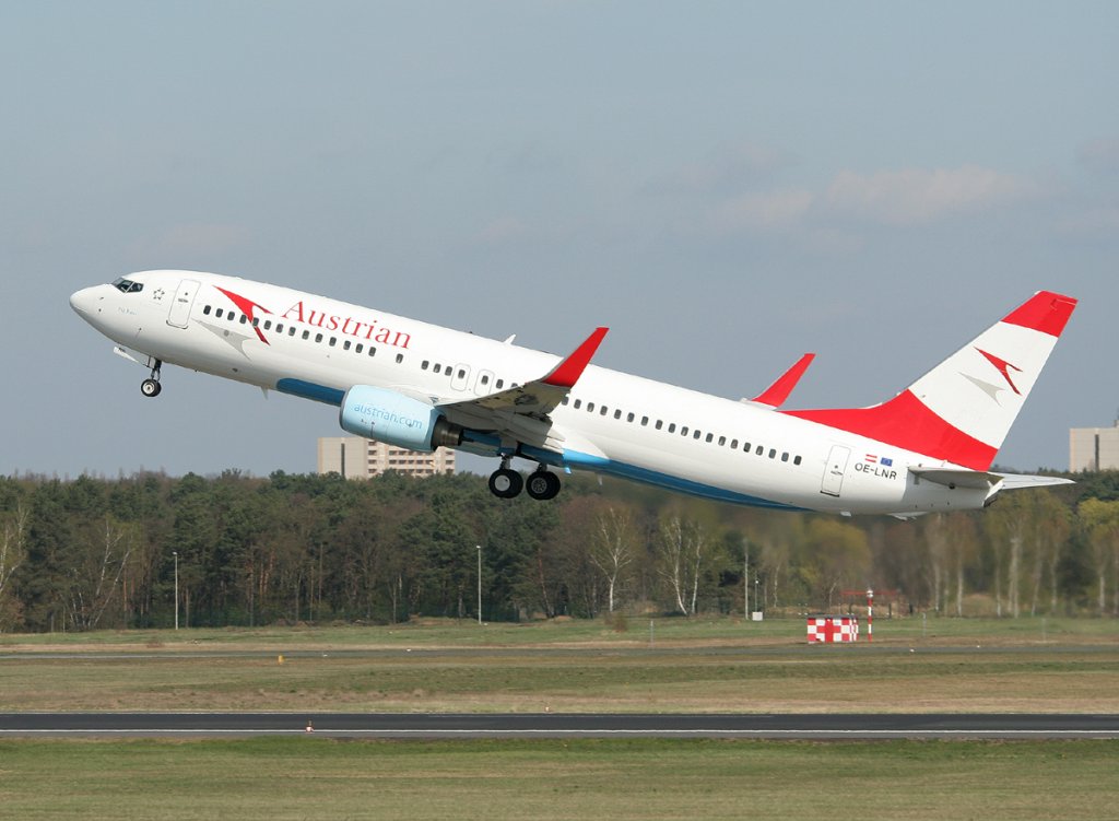 Austrian Airlines B 737-8Z9 OE-LNR beim Start in Berlin-Tegel am 21.04.2012