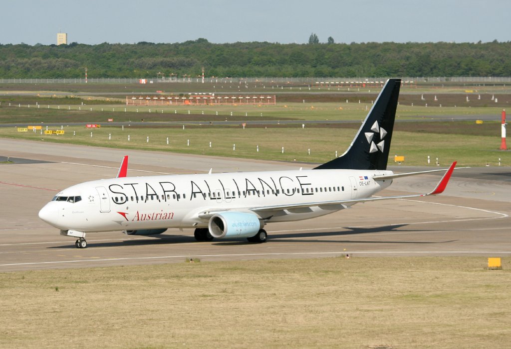 Austrian Airlines B 737-8Z9 OE-LNT bei der Ankunft in Berlin-Tegel am 17.05.2012