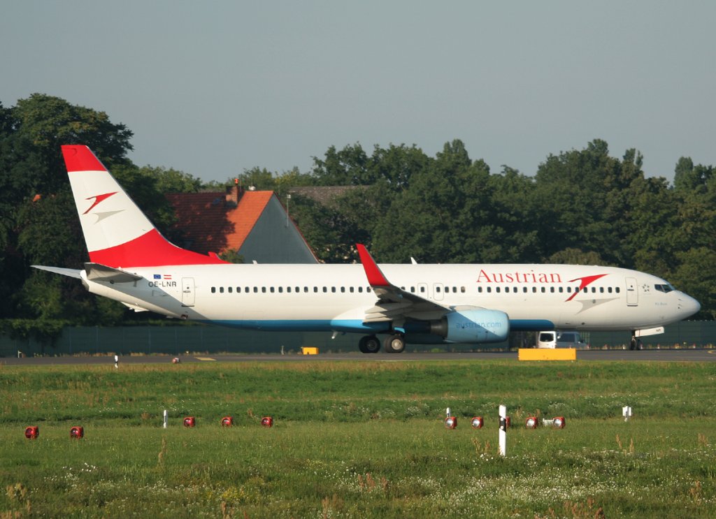 Austrian B 737-8Z9 OE-LNR kurz vor dem Start in Berlin-Tegel am 16.07.2011