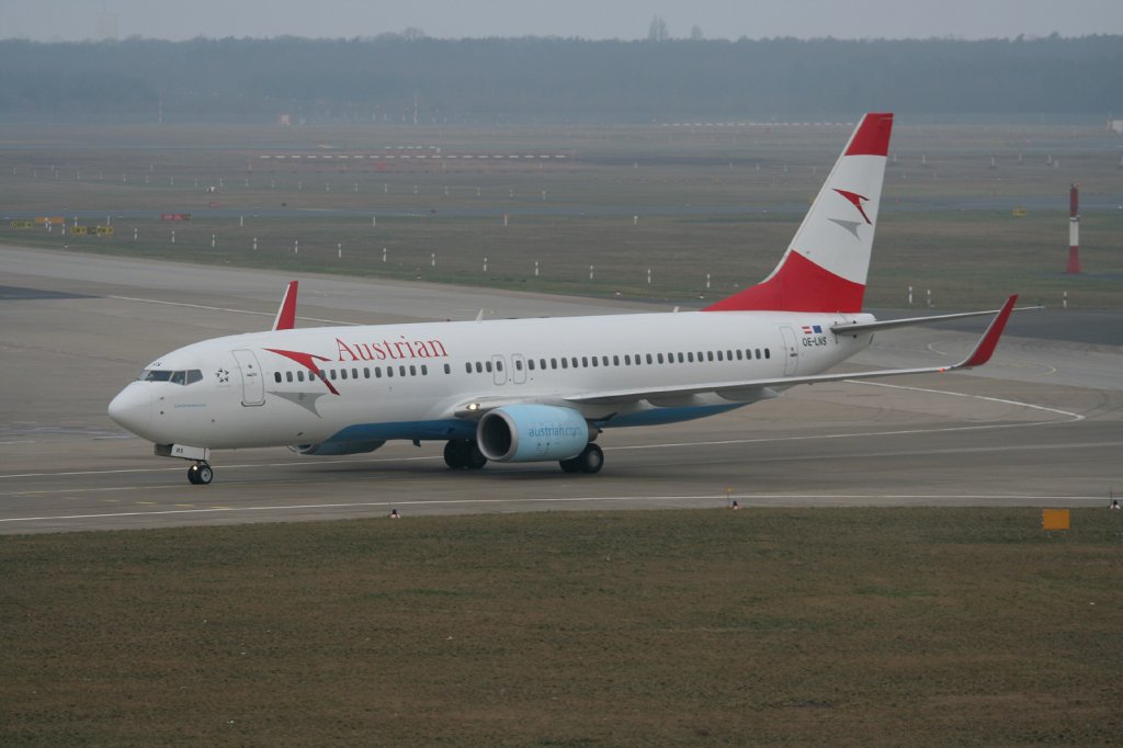 Austrian B 737-8Z9 OE-LNS bei der Ankunft in Berlin-Tegel am 02.04.2011