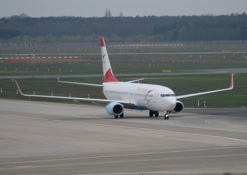 Austrian B 737-8Z9(WL) OE-LNS bei der Ankunft in Berlin-Tegel am 24.04.2010
