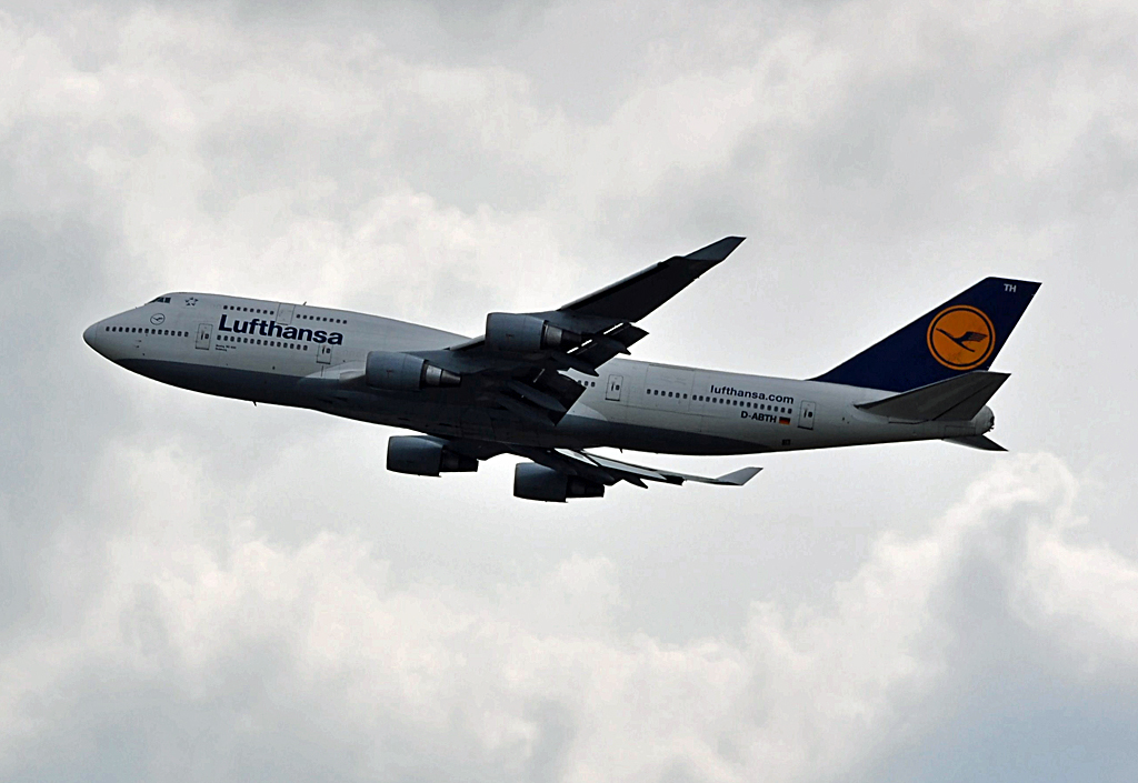 B 747-430M - D-ABTH der Lufthansa beim Start von Frankfurt - 14.04.2012