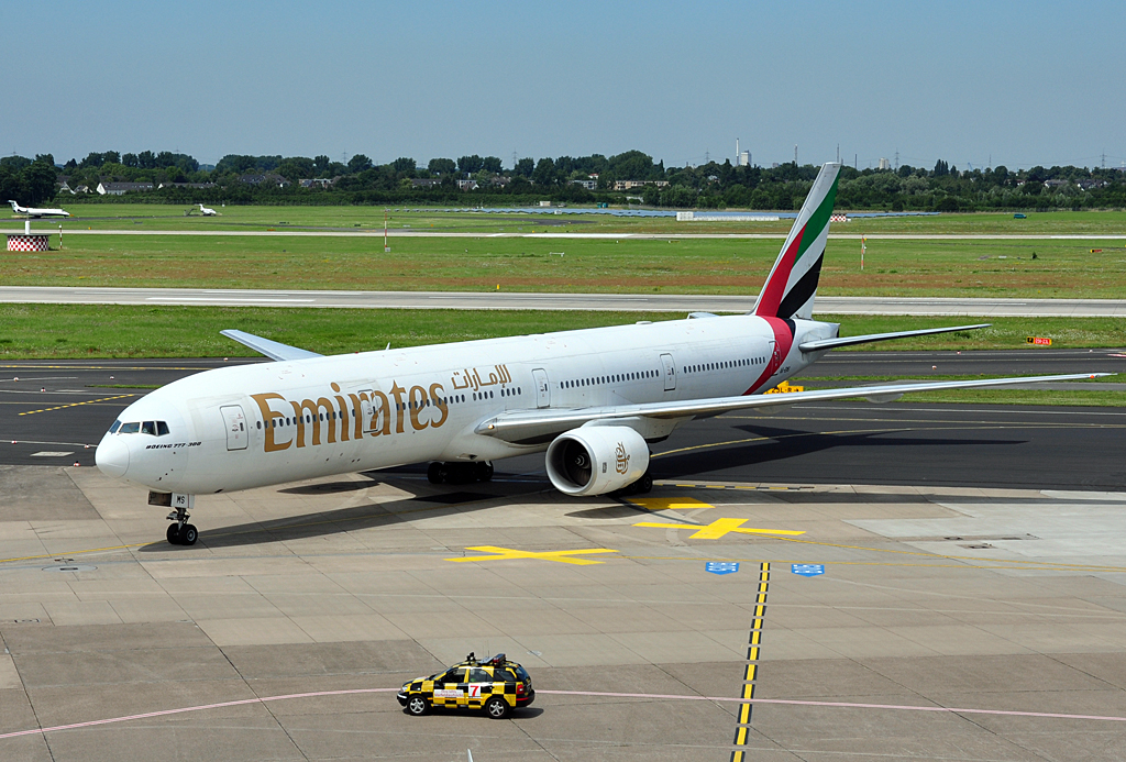 B 777-300 Emirates A6-EMS in Dsseldorf - 24.07.2012