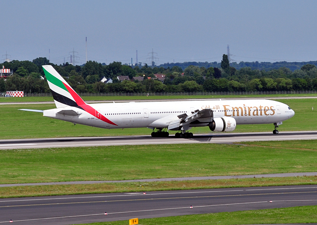 B 777-300 Emirates A6-EMS in DUS gelandet - 24.07.2012