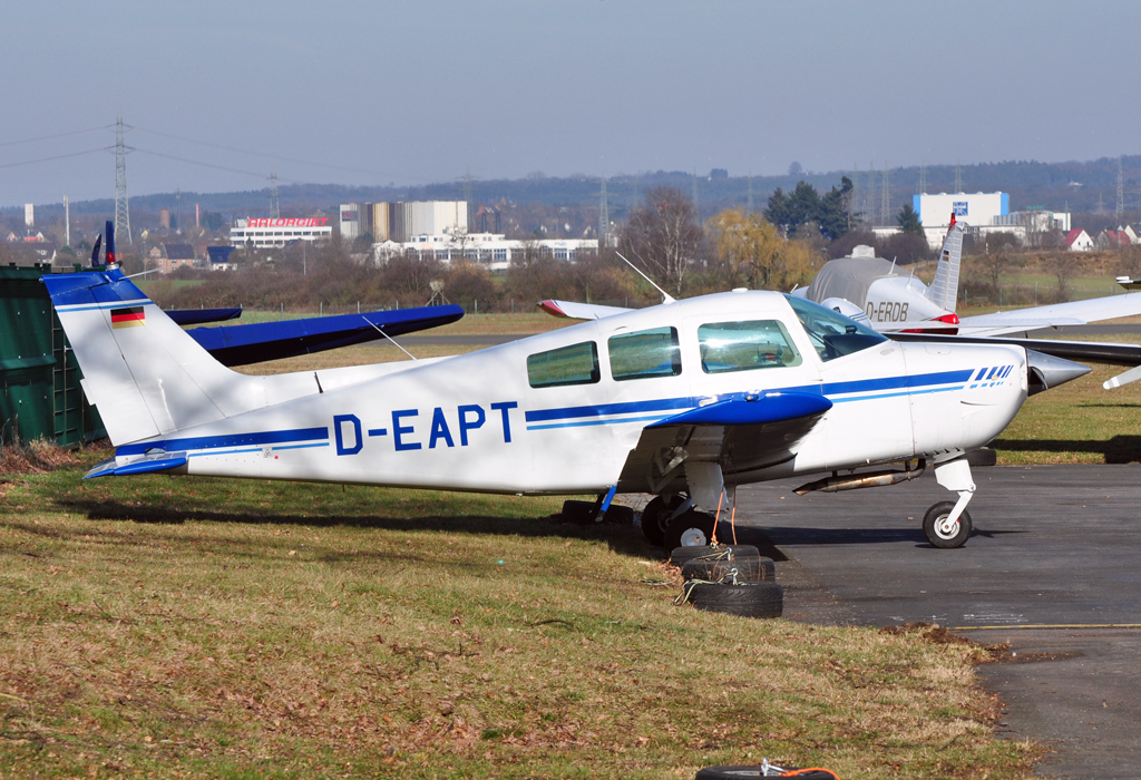 Beech C 23 Sundowner - D-EAPT auf dem Flugplatz Bonn-Hangelar - 09.02.2011