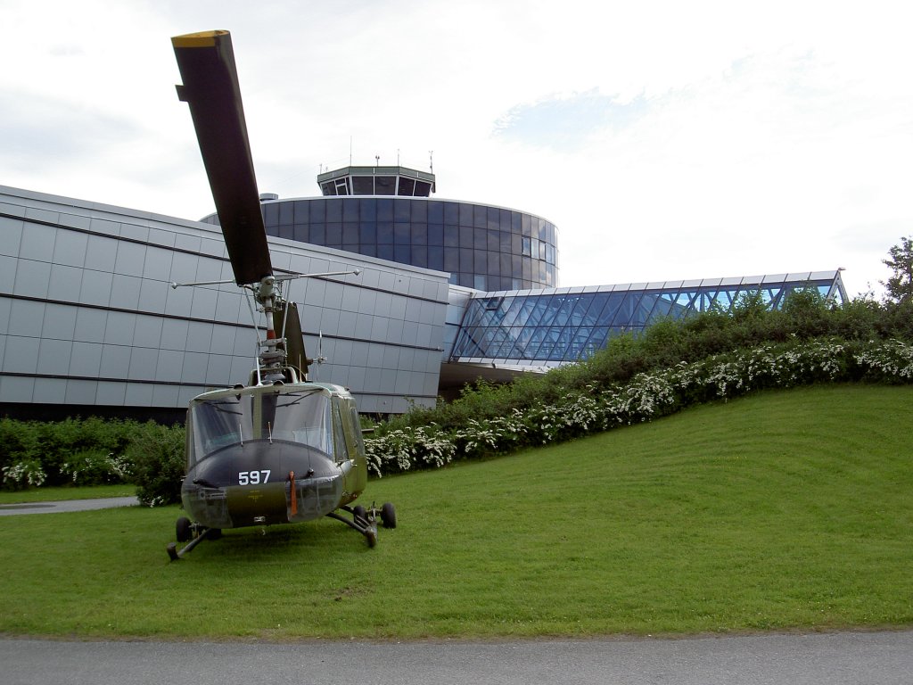 Bel UH-1 vor dem Norwegischen Luftfahrtmuseum in Bodo (29.06.2013)