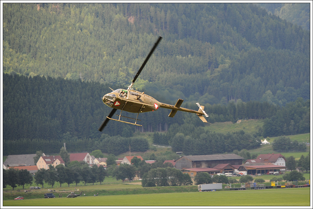 Bell OH-58B  Kiowa  des BH bei der Aipower in Zeltweg am 1.7.2011.
