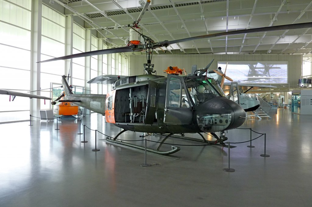 Bell UH-1, von dem amerikanischen Hubschrauber wurden 358 Stck bei Dornier in Friedrichshafen in Lizenz gebaut, Dornier Museum ,Aug.2012
