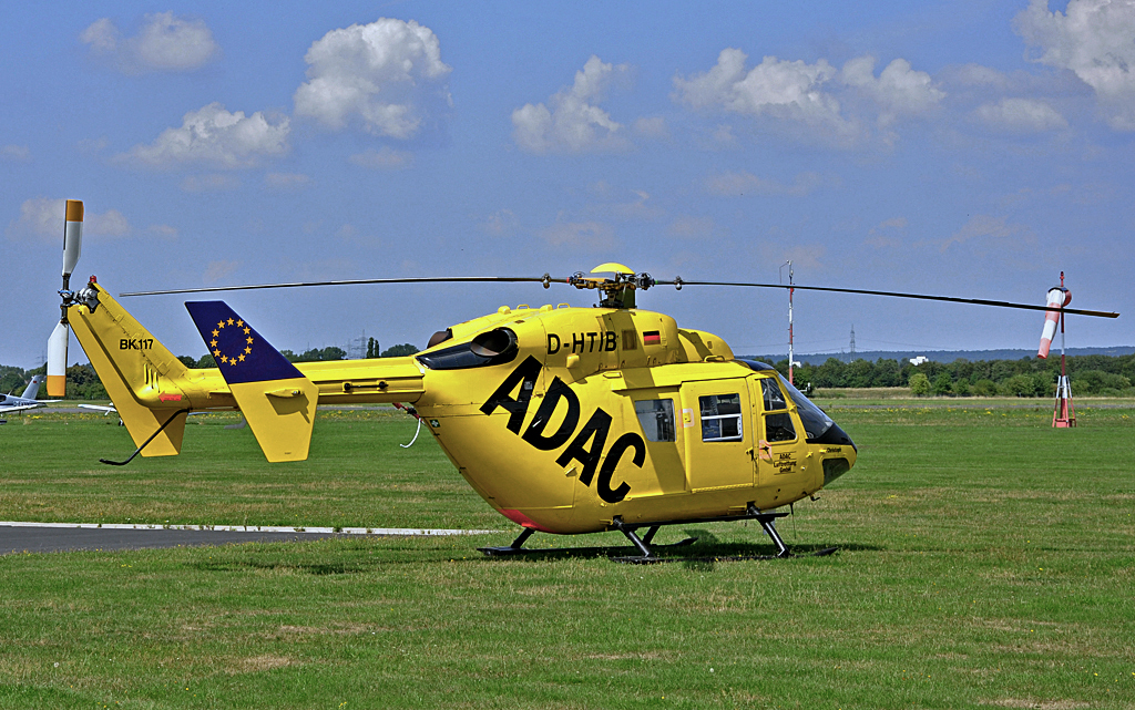 BK-117 des ADAC, D-HTIB, in Bonn-Hangelar 14.08.2010