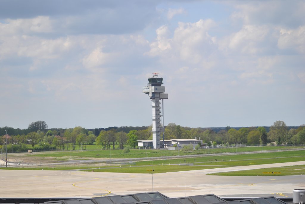 Blick auf den Towoer in Hannover Airport, am 01.05.10