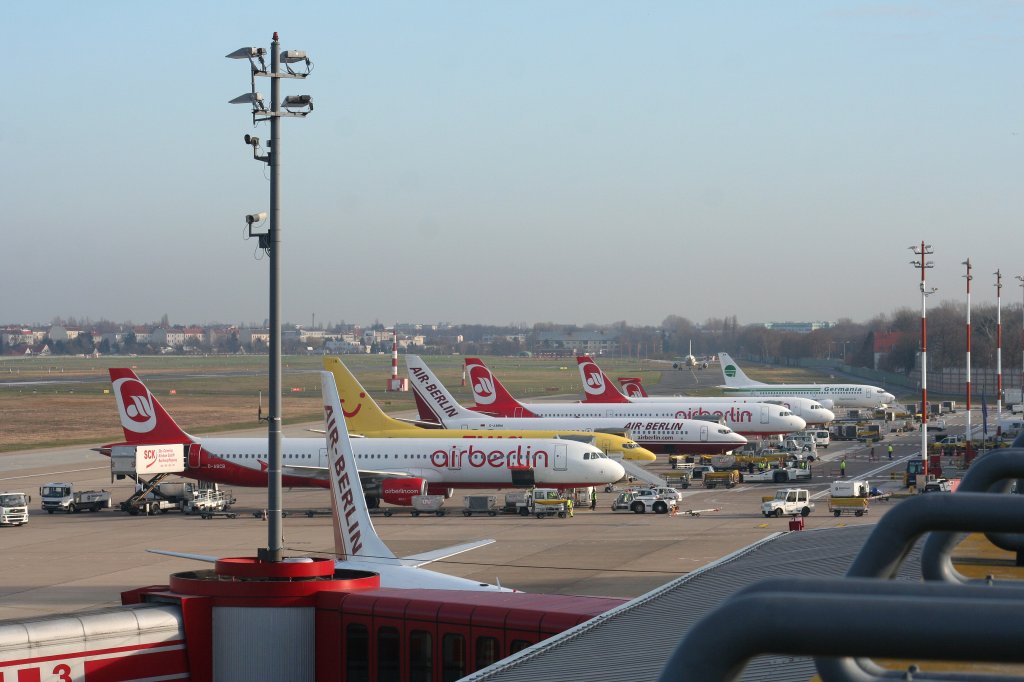 Blick von der Besucherterrasse des Flughafen Berlin-Tegel am 21.11.2009