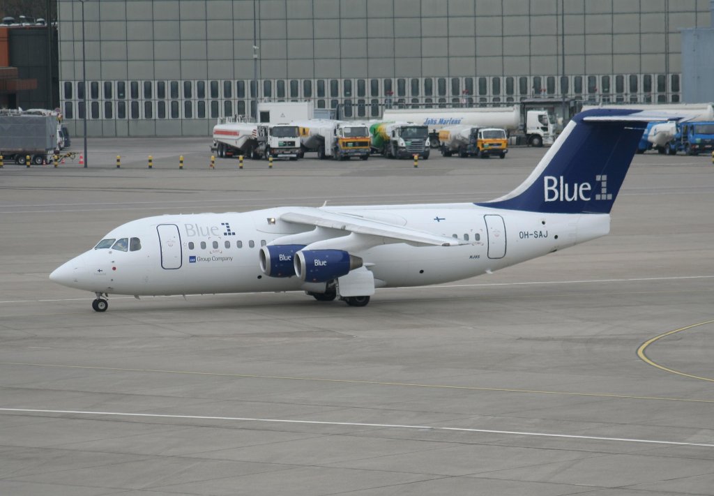 Blue 1 Avro Regjet RJ85 OH-SAJ bei der Ankunft in Berlin-Tegel am 24.04.2010