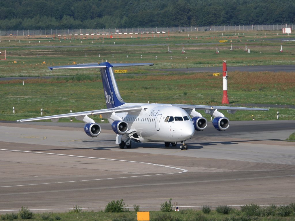 Blue 1 Avro Regjet RJ85 OH-SAK bei der Ankunft in Berlin-Tegel am 21.08.2010