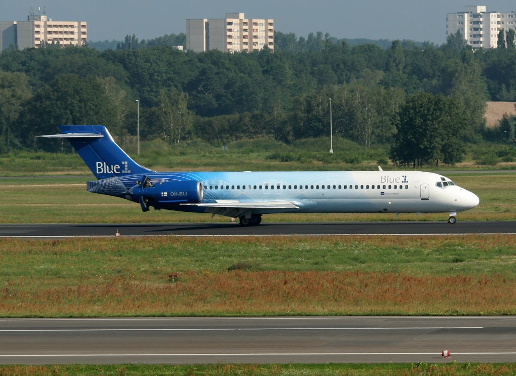Blue 1 B 717-2CM OH-BLI nach der Landung in Berlin-Tegel am 02.08.2011