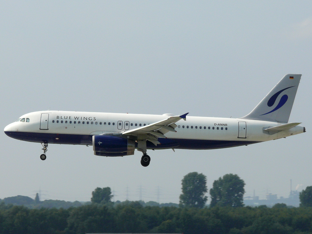 Blue Wings; D-ANNB; Airbus 320-232. Flughafen Dsseldorf. 16.08.2009.