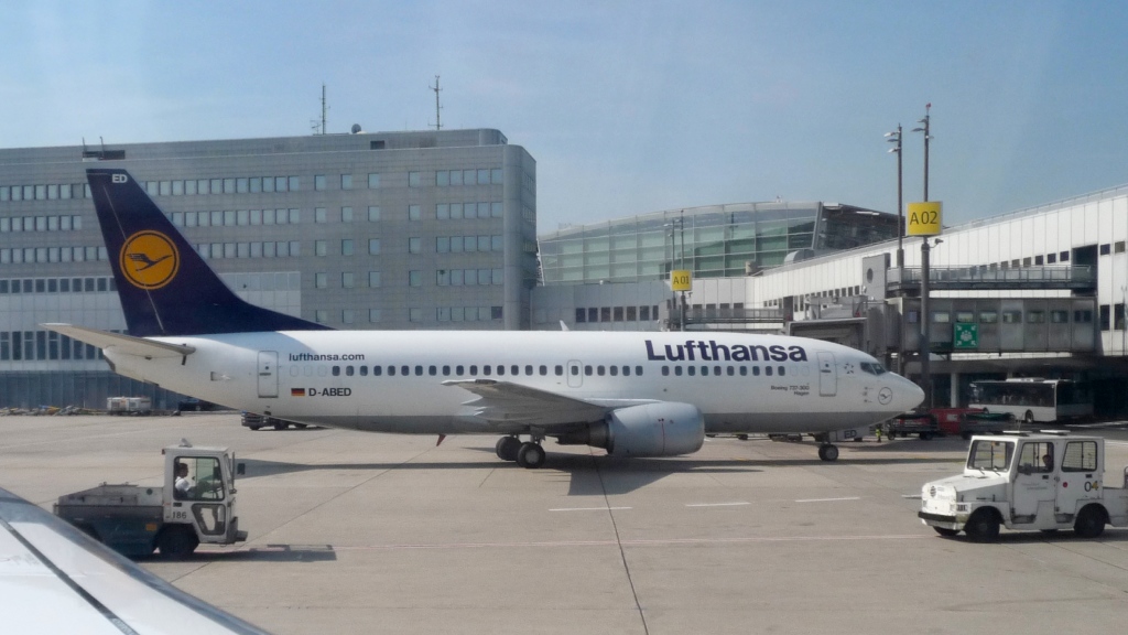 Boeing 737-300 D-ABED  Hagen  der Lufthansa in DUS.