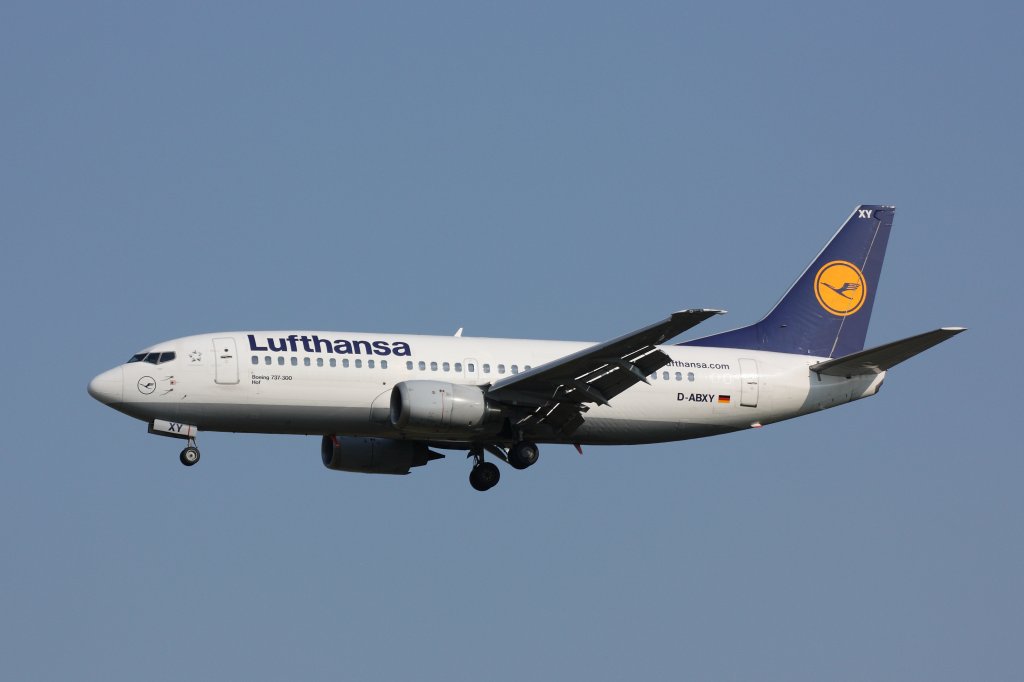 Boeing 737-300, D-ABXY (Hof) mit Flug aus Frankfurt bei der Landung in Dresden. Fotografiert am 09.07.2013. 