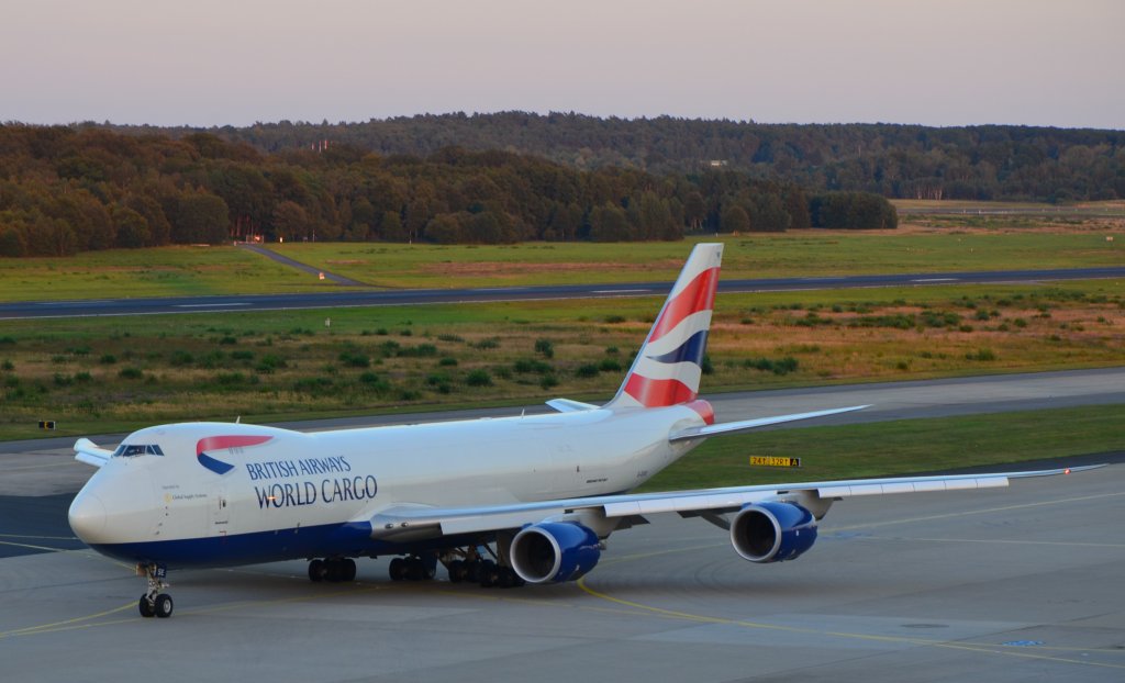 Boeing 747 der British Airways World Cargo rollt auf dem Flughafen Kln/Bonn zur Startposition. (Aufnahme 27.08.2012)
