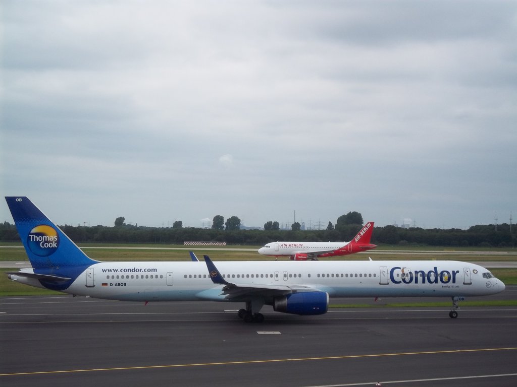 Boeing 757-300 von Condor am 3.7.2011 am Dsseldorfer Flughafen