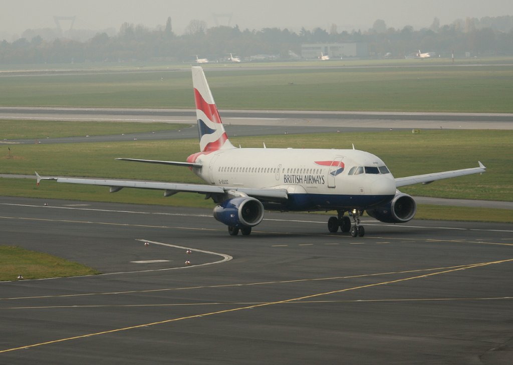 British Airways A 319-131 G-EUOD auf dem Weg zum Start in Dsseldorf am 31.10.2011