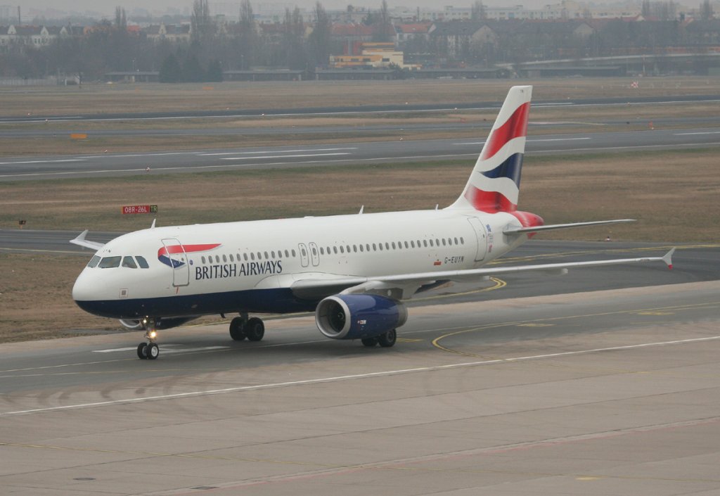 British Airways A 320-232 G-EUYN bei der Ankunft in Berlin-Tegel am 27.01.2012