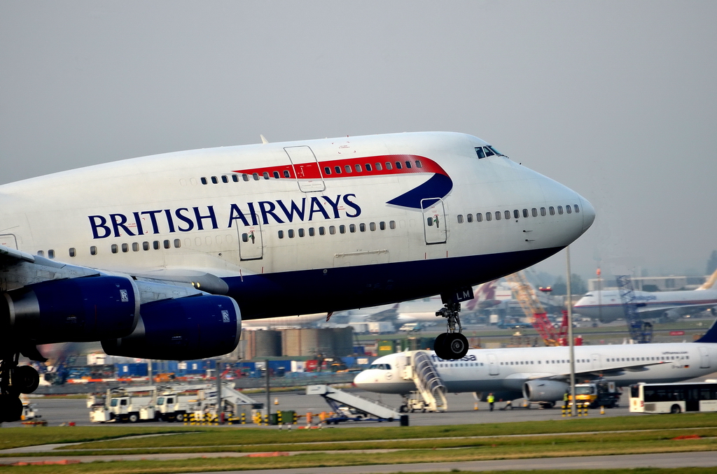 British Airways, G-BNLM, Boeing 747-436. Teleaufnahme mit 450 mm Brennweite frhmorgens. 31.7.2011 