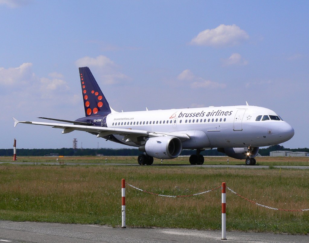 Brussels Airlines A 319-112 OO-SSM auf dem Weg zum Start in Berlin-Tegel am 10.06.2011