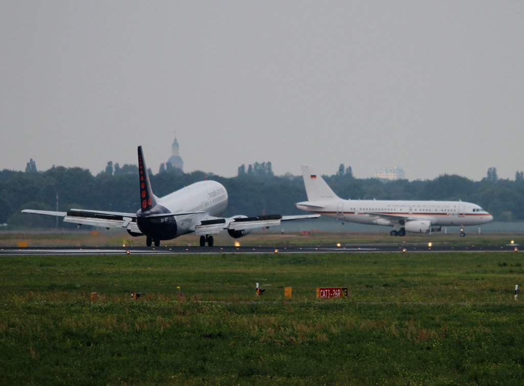Brussels Airlines B 737-4Q8 OO-VET gemeinsam mit Germany Air Force A 319-133XCJ 15+02 am 22.08.2012 in Berlin-Tegel
