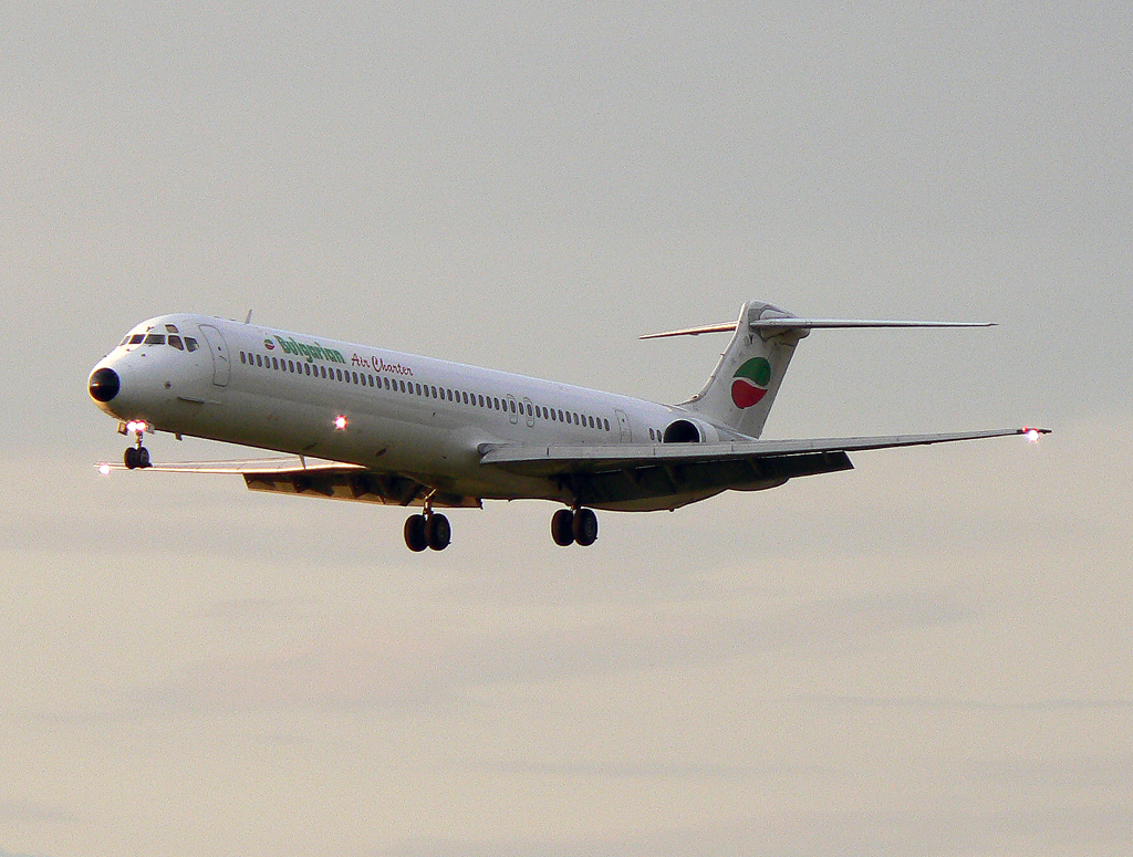 Bulgarian Air Charter MD-82 LZ-LDY im Anflug auf 23L in DUS / EDDL / Düsseldorf am 22.07.2007