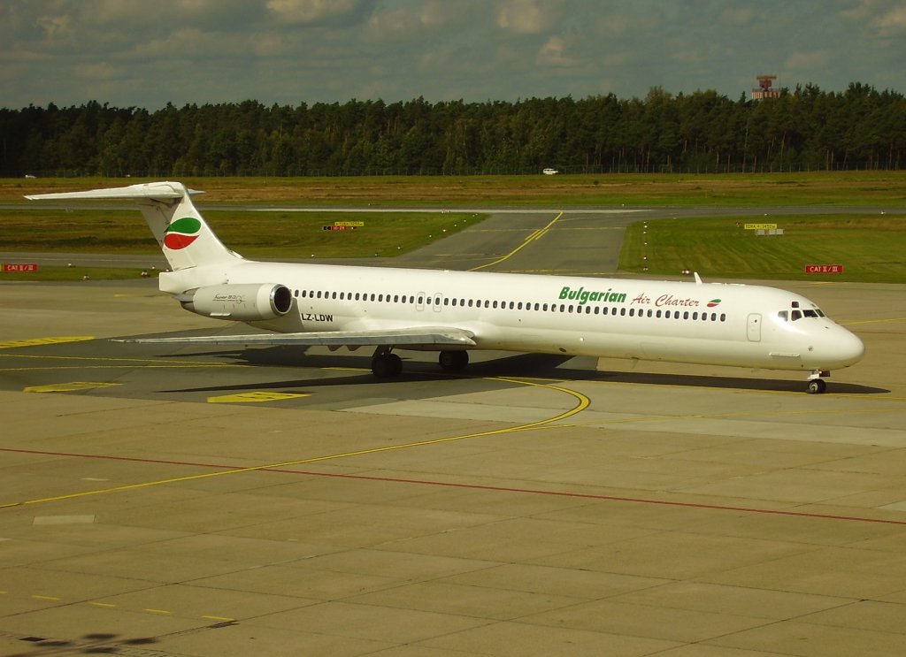 Bulgarian air charter
Typ:MD 81
Flughafen:Nrnberg NUE
Kennung:LZ-LDW
Datum:12.9.2011
