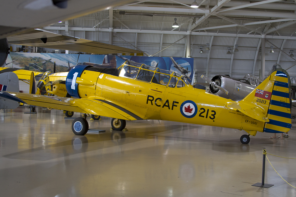 Canadian Warplane Heritage, CF-UUU, CCF, T6 Harvard Mk4, 03.09.2011, YHM, Hamilton, Canada 





