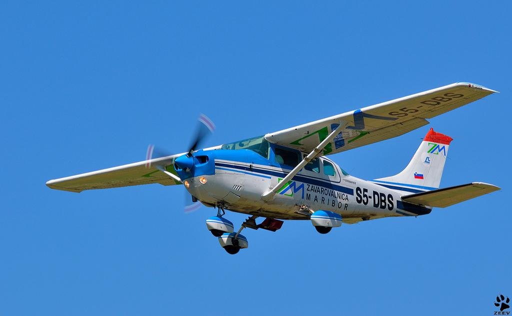 Cessna TU206G Turba Stationair 6 umgebaut fur Hagelbekmpfung bei Landung auf Maribor Flughafen MBX. /16.6.2012 